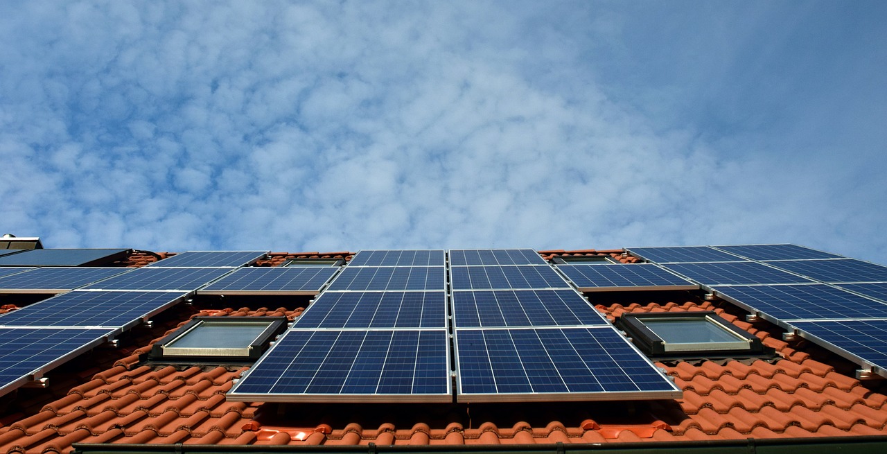 10 tūkst. paraiškų saulės elektrinėms: sistemos trikdžiai