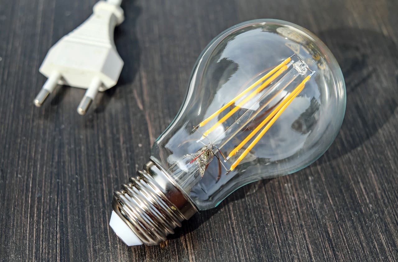 2025 metų elektros kaina – 13 proc. mažesnė nei 2024-aisiais